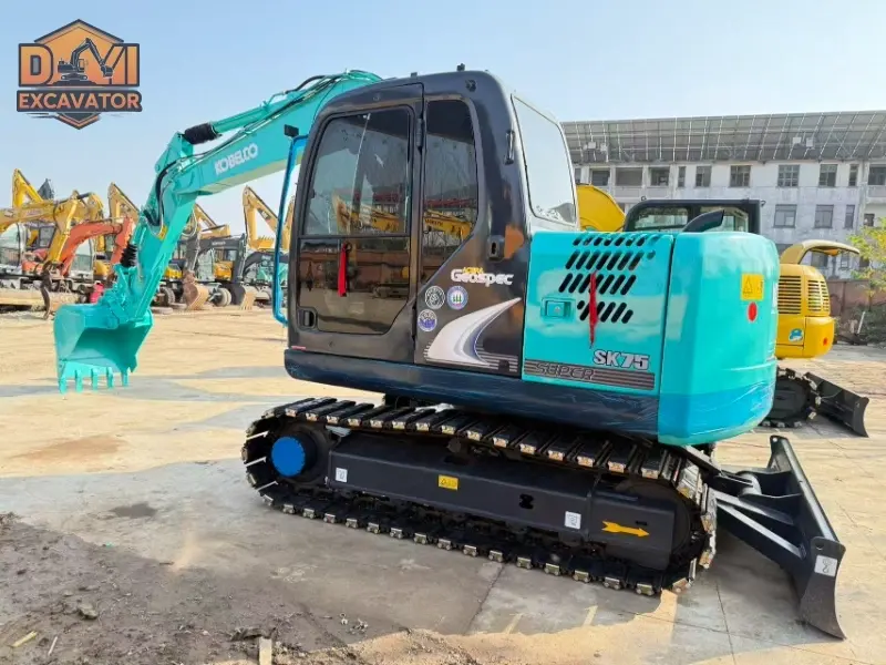 Second Hand Kobelco SK75 Small Digger Machine Low Price